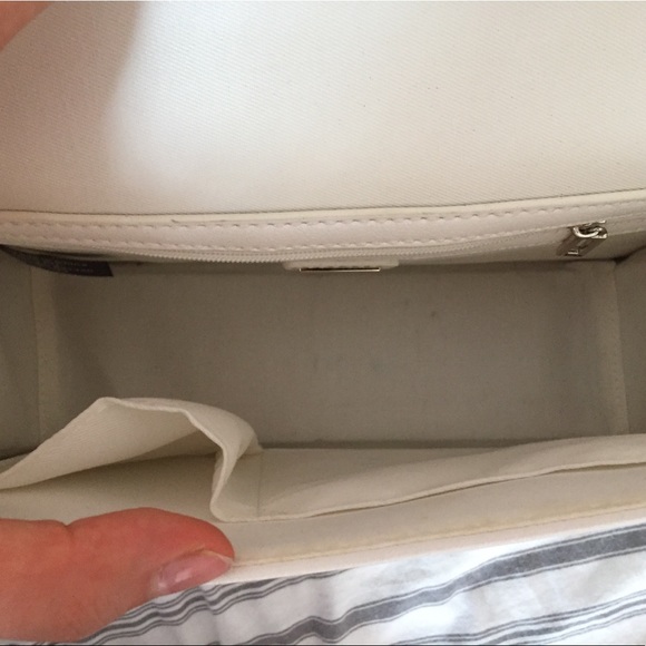 Guess shoulder/crossbody bag! - Picture 4 of 7